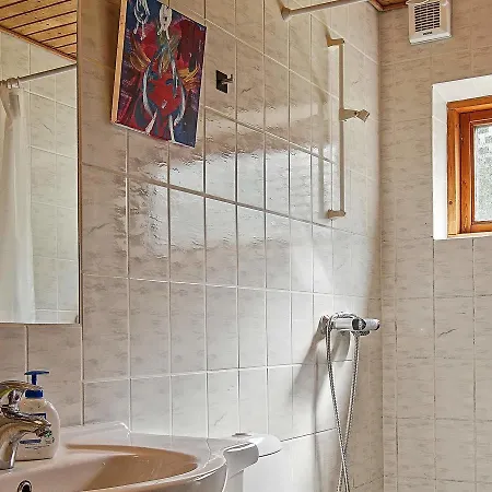 Two-bedroom Holiday In 2 *