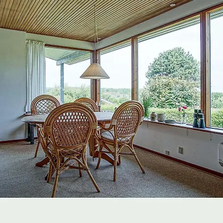 Two-bedroom Holiday In 2 別荘 *